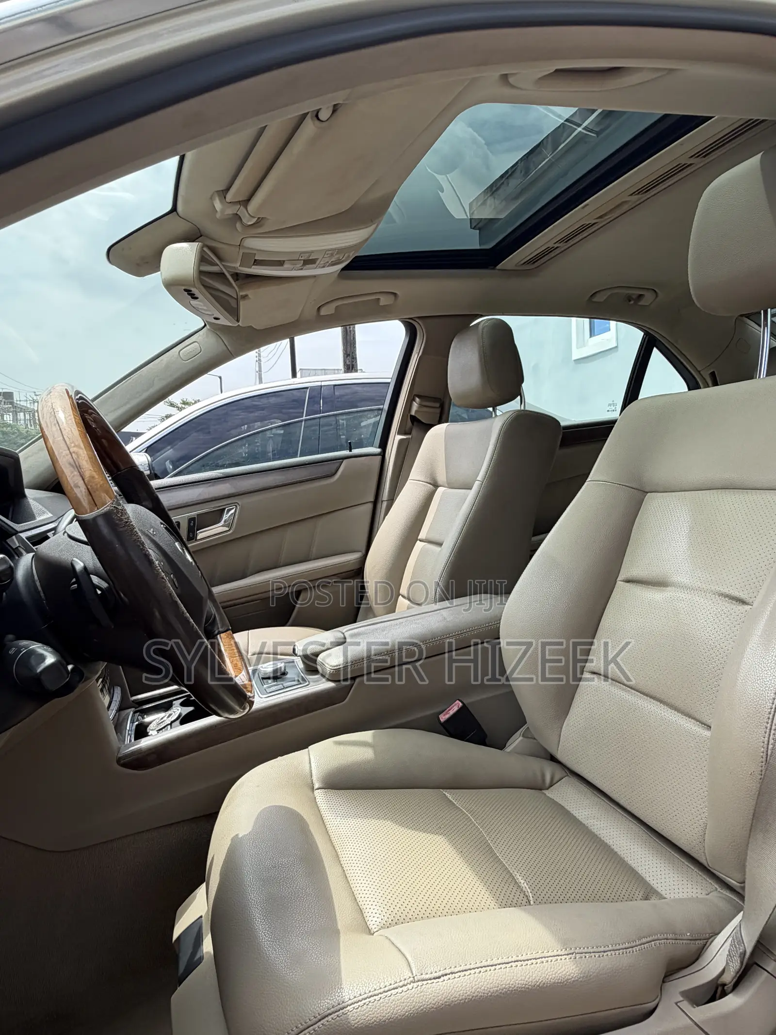 Mercedes-Benz E350 2010 Gold
