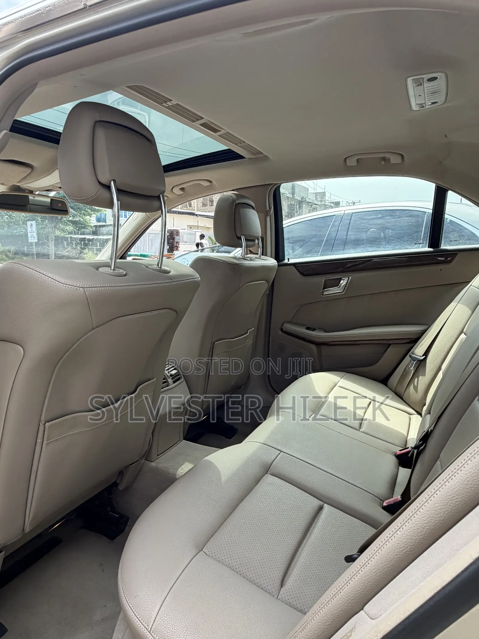 Mercedes-Benz E350 2010 Gold