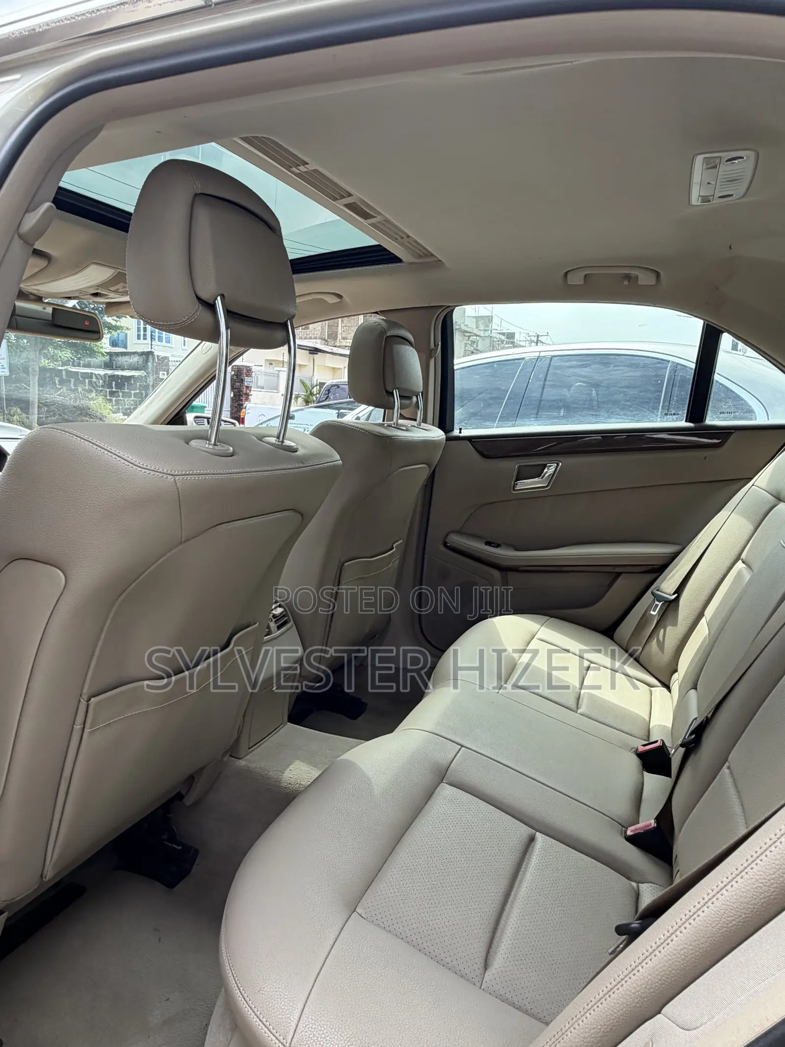 Mercedes-Benz E350 2010 Gold