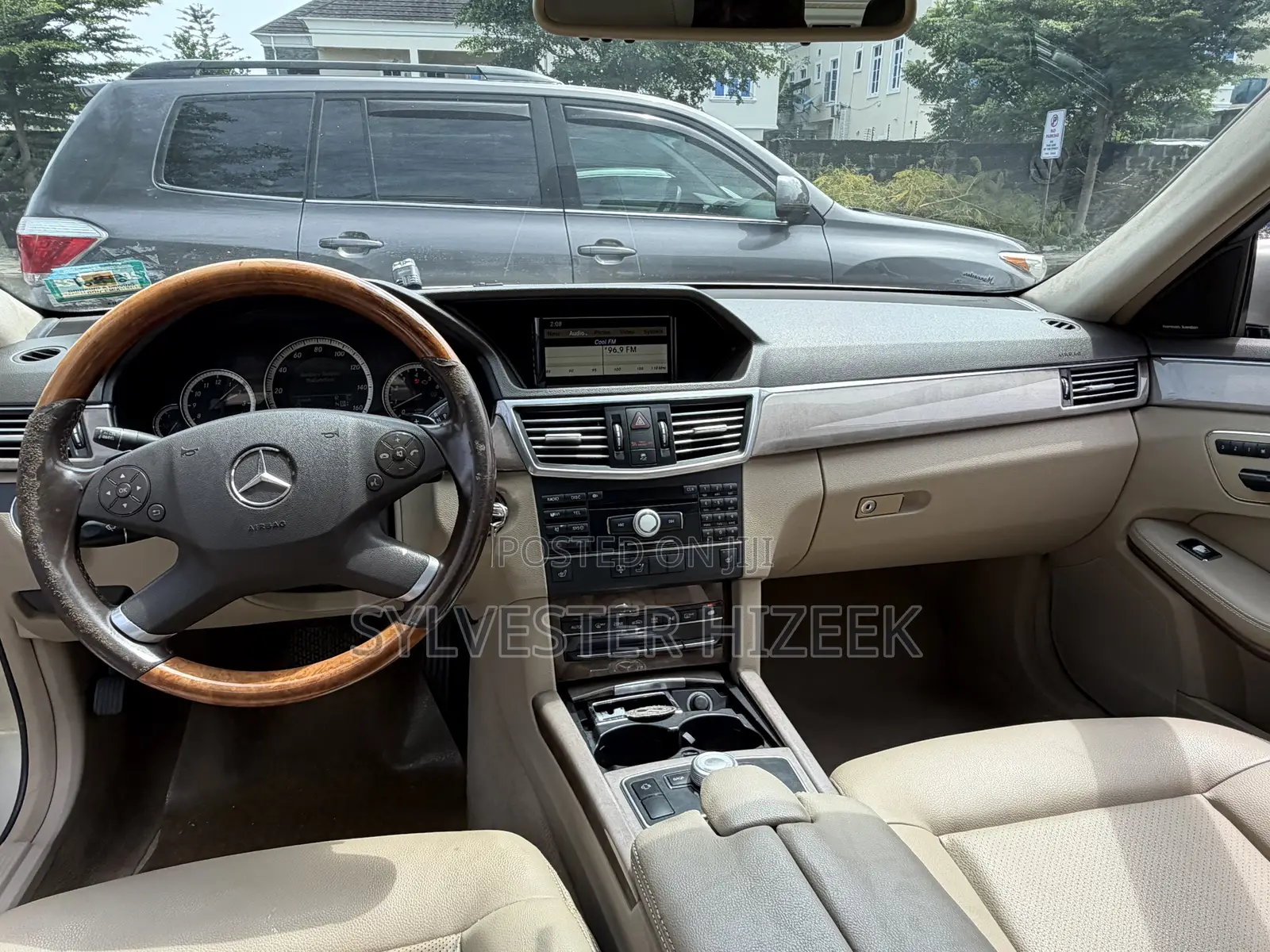 Mercedes-Benz E350 2010 Gold