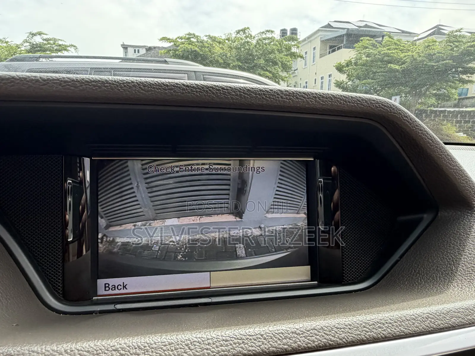 Mercedes-Benz E350 2010 Gold