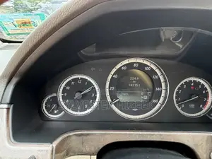 Mercedes-Benz E350 2010 Gold