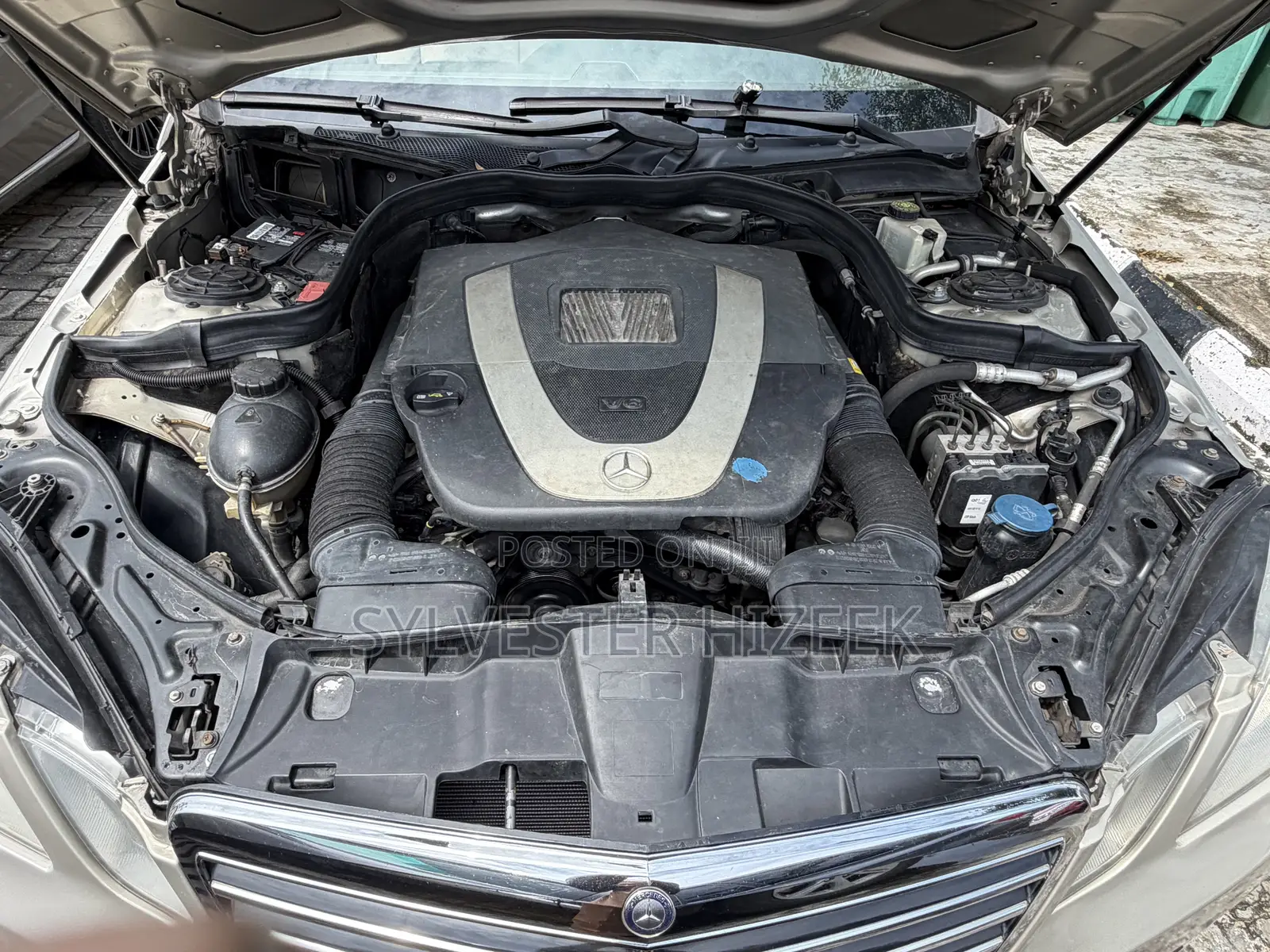 Mercedes-Benz E350 2010 Gold