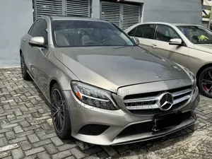 Mercedes-Benz C300 2019 Gold