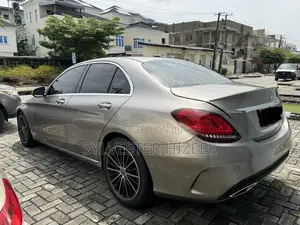 Mercedes-Benz C300 2019 Gold