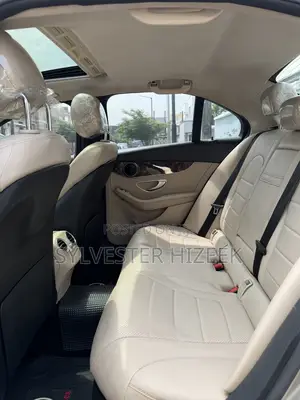 Mercedes-Benz C300 2019 Gold