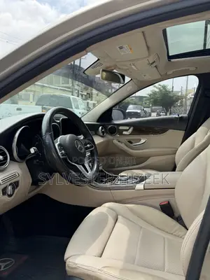 Mercedes-Benz C300 2019 Gold