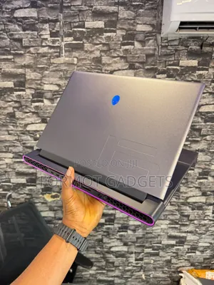 New Laptop Alienware M16 r1 32GB Intel Core i9 SSD 1.5T