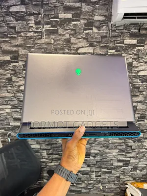 New Laptop Alienware M16 r1 32GB Intel Core i9 SSD 1.5T