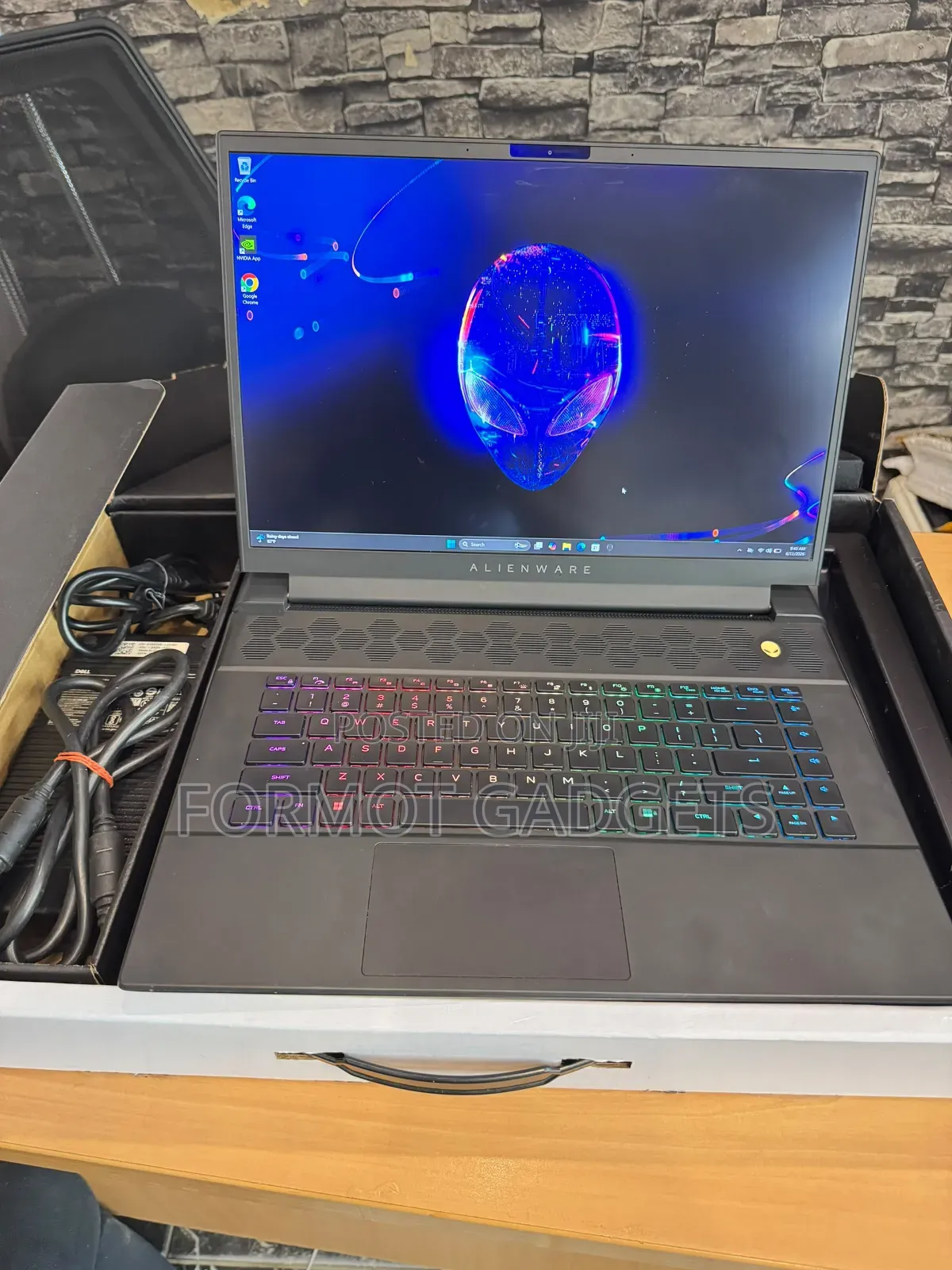 New Laptop Alienware M16 r1 32GB Intel Core i9 SSD 1.5T