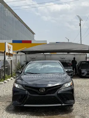 Toyota Camry XSE FWD (2.5L 4cyl 8AM) 2018 Black