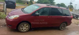 Toyota Sienna 2006 Red