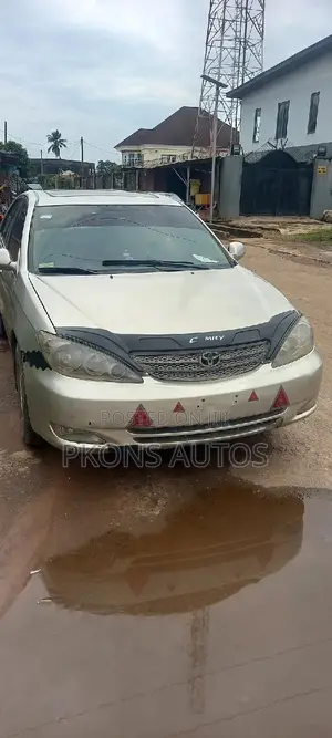 Toyota Camry 2004 Gold