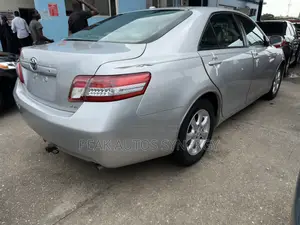 Toyota Camry LE 4dr Sedan (2.5L 4cyl 6A) 2011 Silver