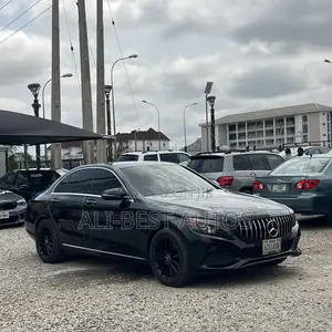 Mercedes-Benz C300 2016 Black