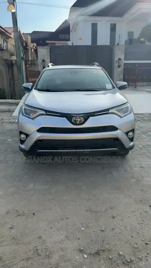 Toyota RAV4 LE AWD (2.5L 4cyl 6A) 2017 Silver