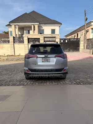 Toyota RAV4 LE AWD (2.5L 4cyl 6A) 2017 Silver