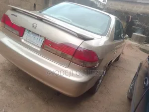 Honda Accord 2000 Silver