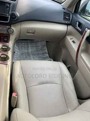 Toyota Highlander Limited 3.5l 4WD 2013 White