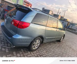 Toyota Sienna LE 2008 Blue
