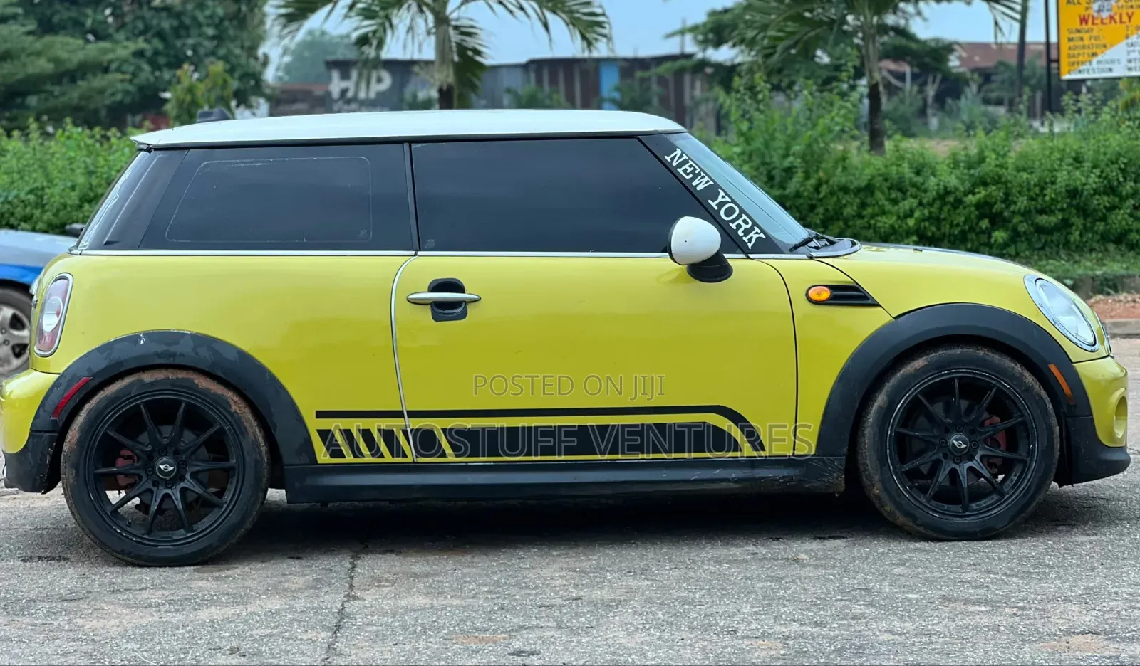 Mini Cooper 2011 Yellow