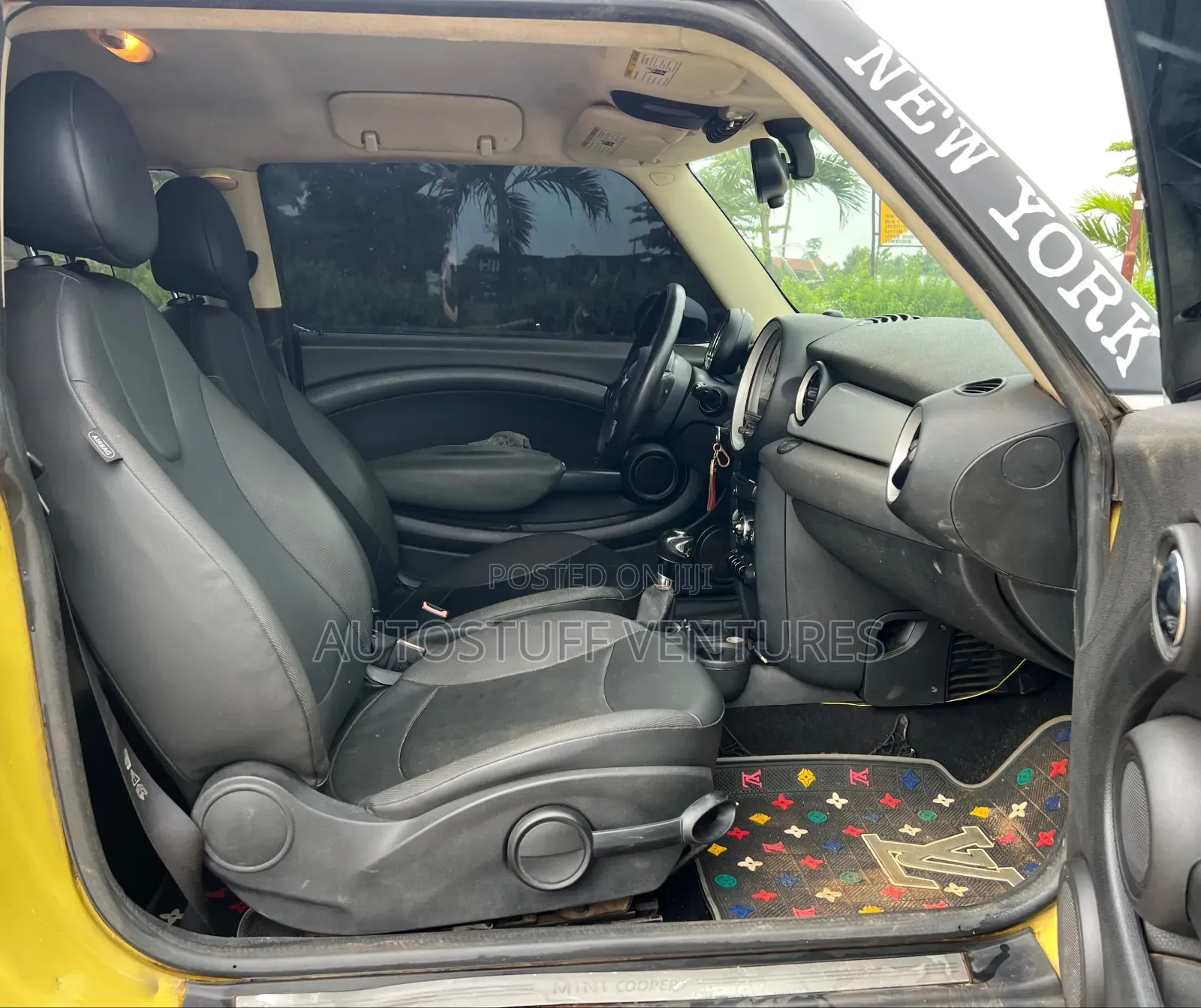 Mini Cooper 2011 Yellow