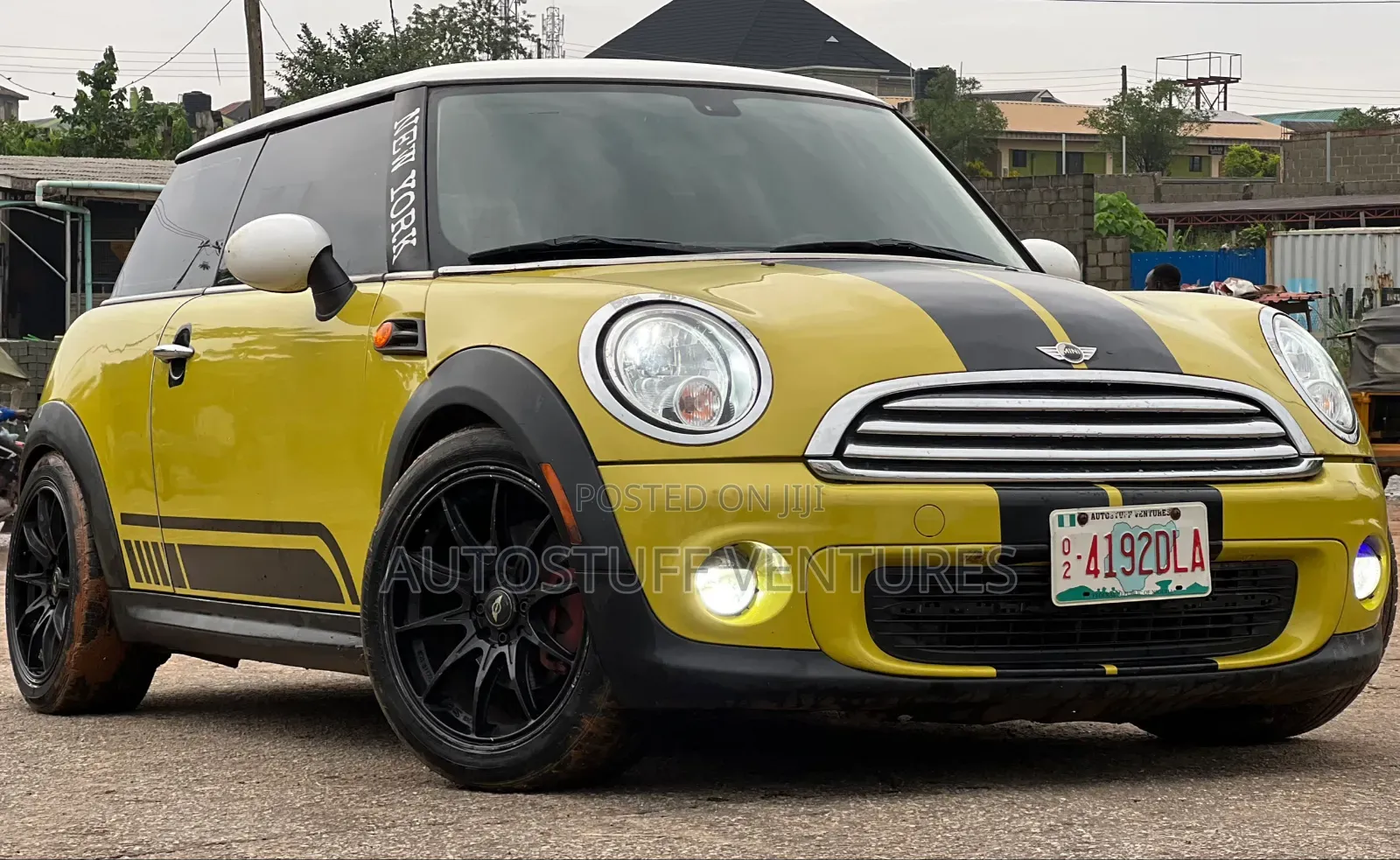 Mini Cooper 2011 Yellow