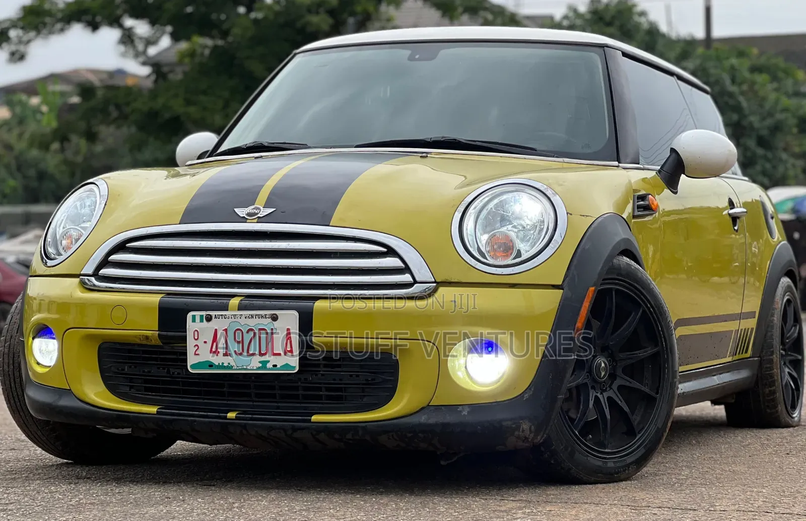 Mini Cooper 2011 Yellow