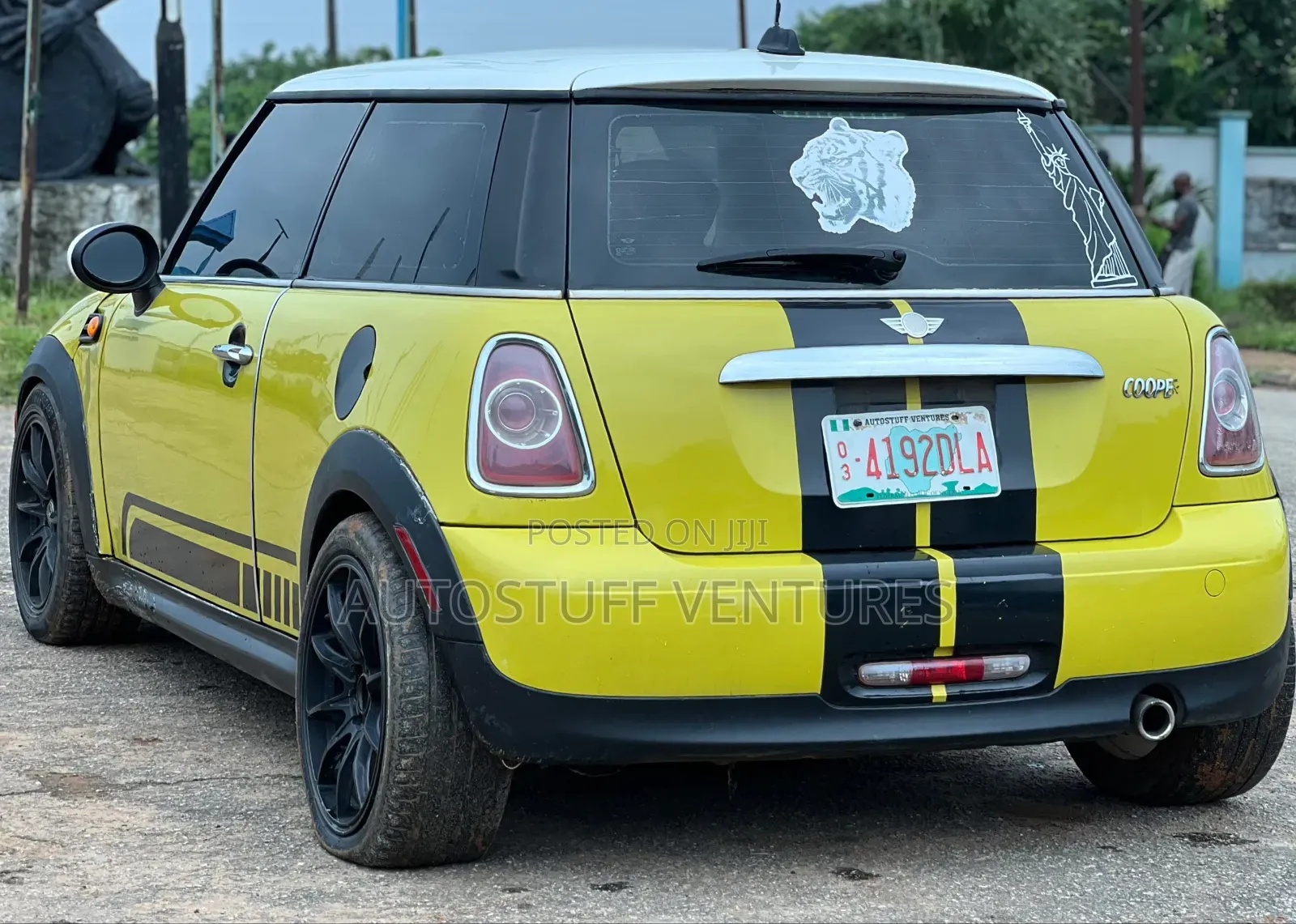 Mini Cooper 2011 Yellow