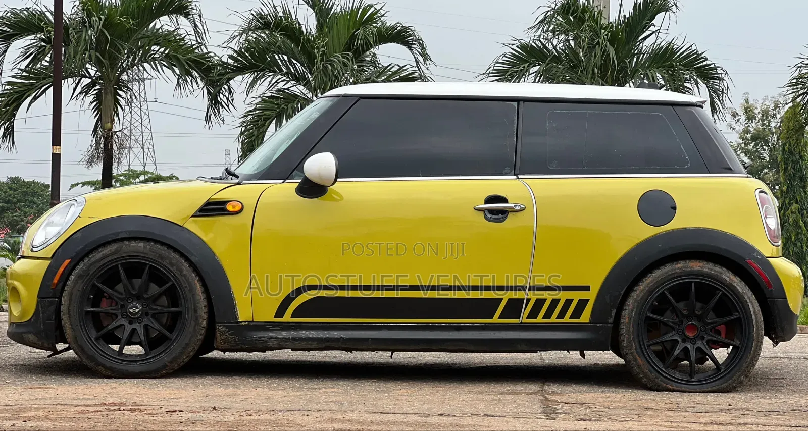 Mini Cooper 2011 Yellow