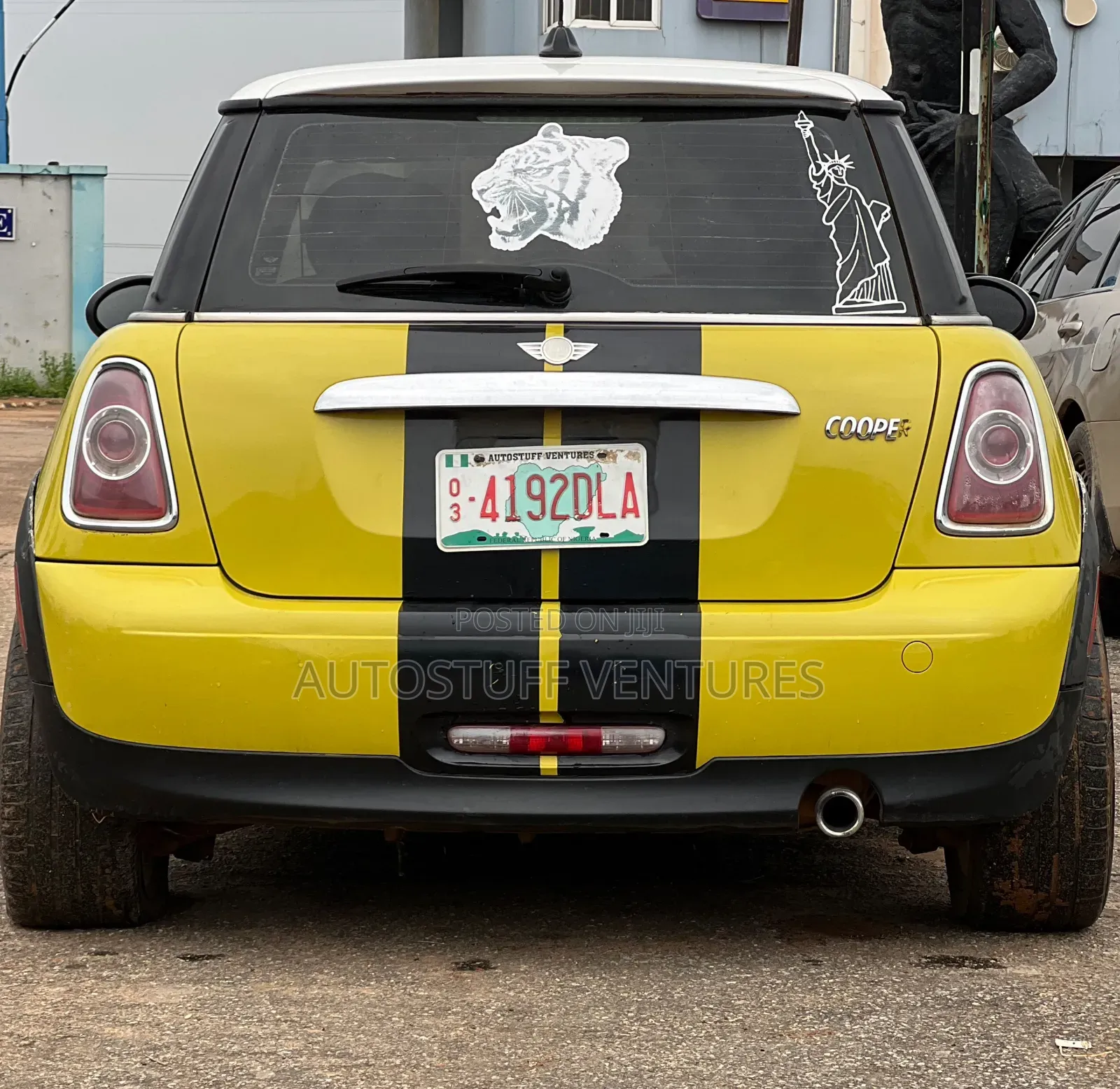 Mini Cooper 2011 Yellow