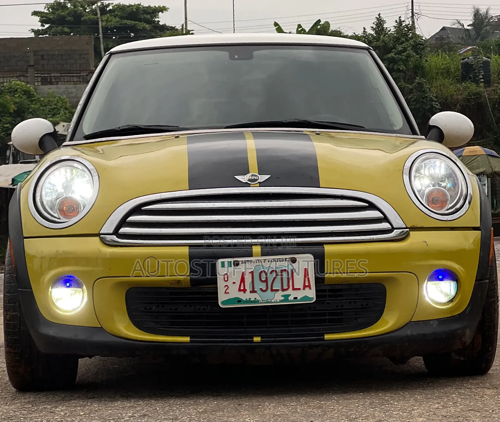 Mini Cooper 2011 Yellow
