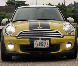 Mini Cooper 2011 Yellow