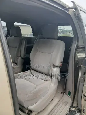 Toyota HiAce 2005 Gold