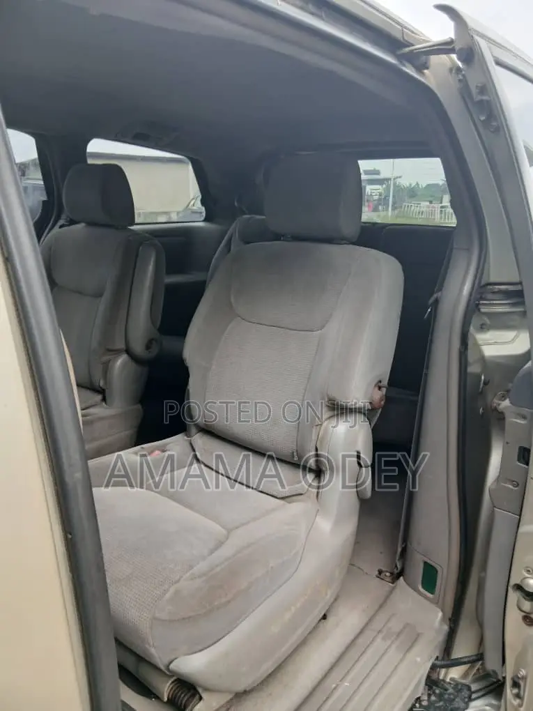 Toyota HiAce 2005 Gold