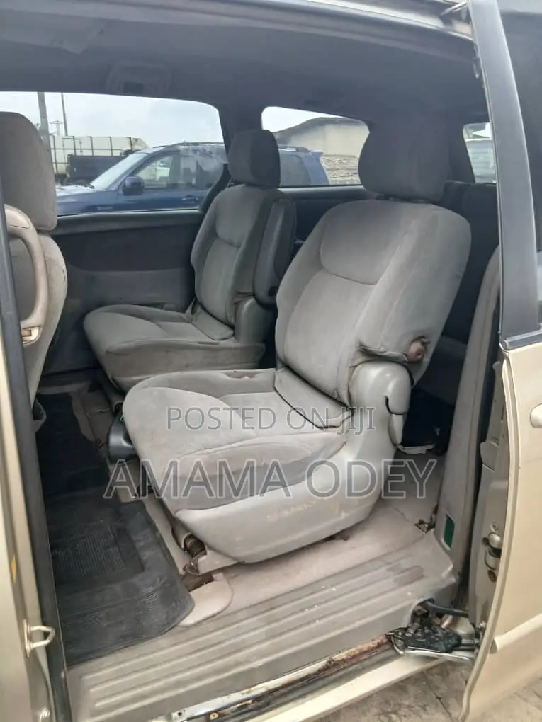 Toyota HiAce 2005 Gold