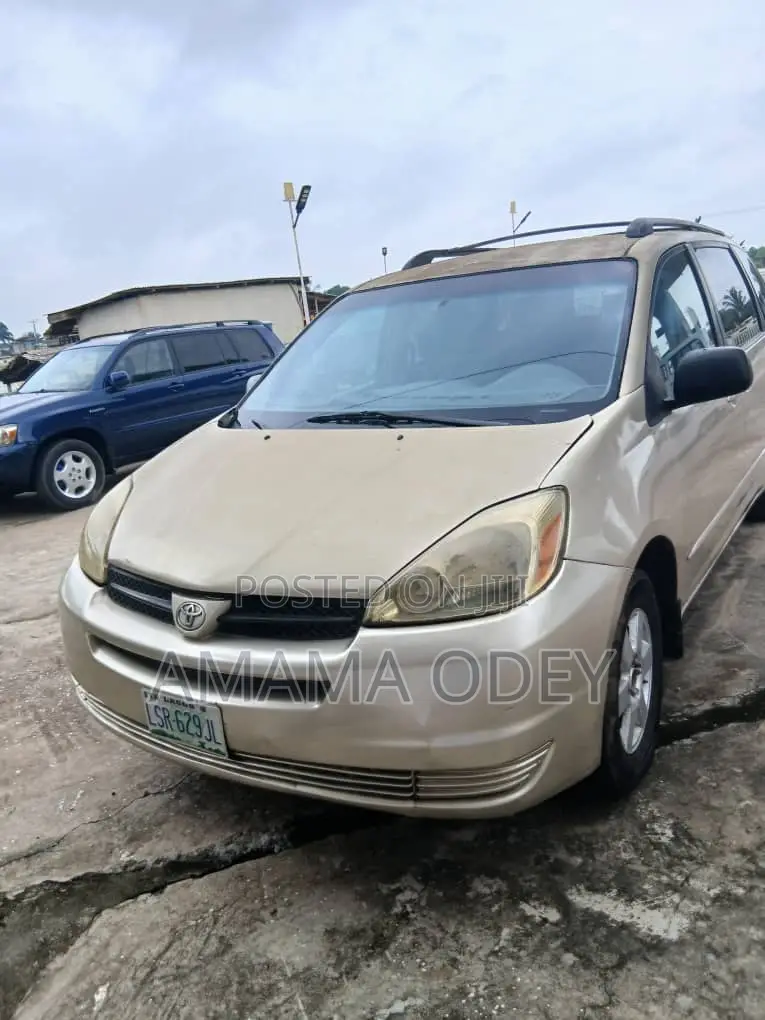 Toyota HiAce 2005 Gold