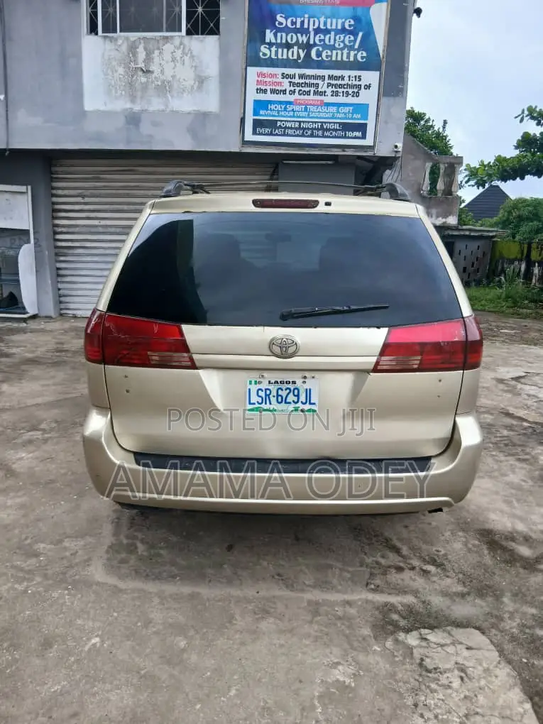 Toyota HiAce 2005 Gold