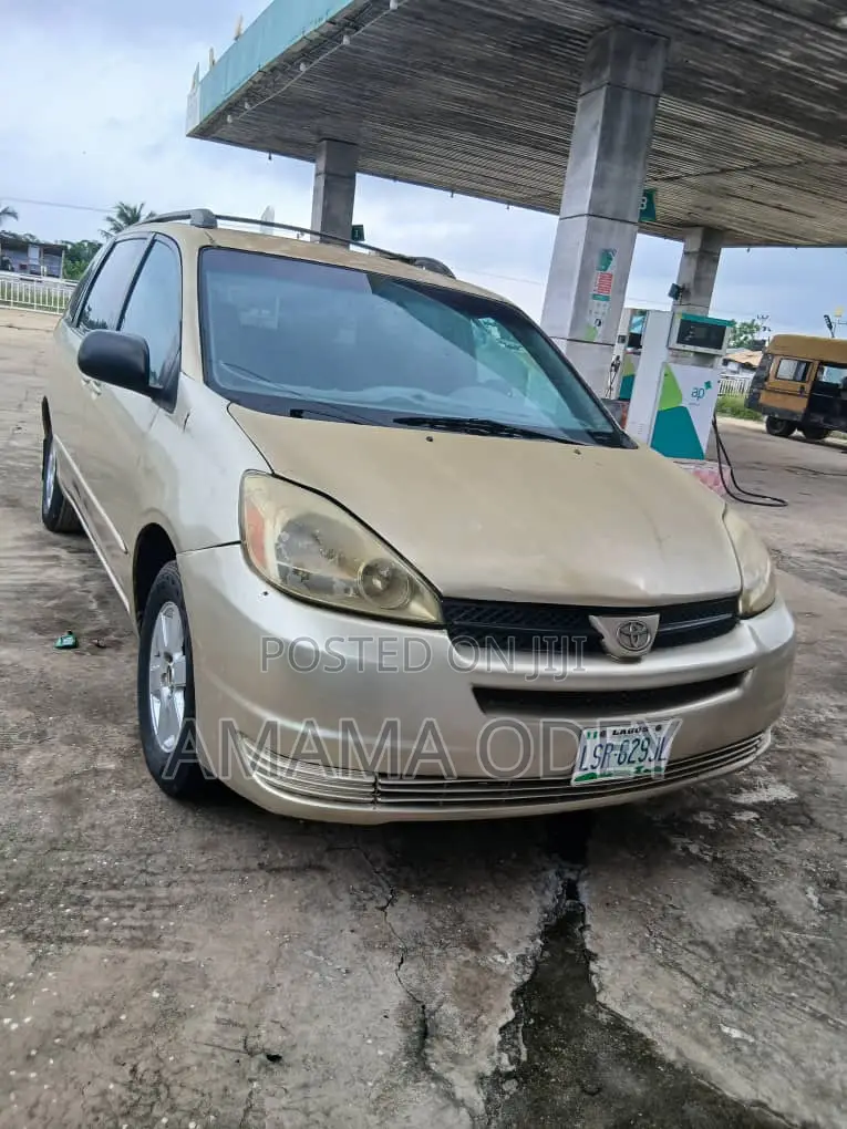 Toyota HiAce 2005 Gold