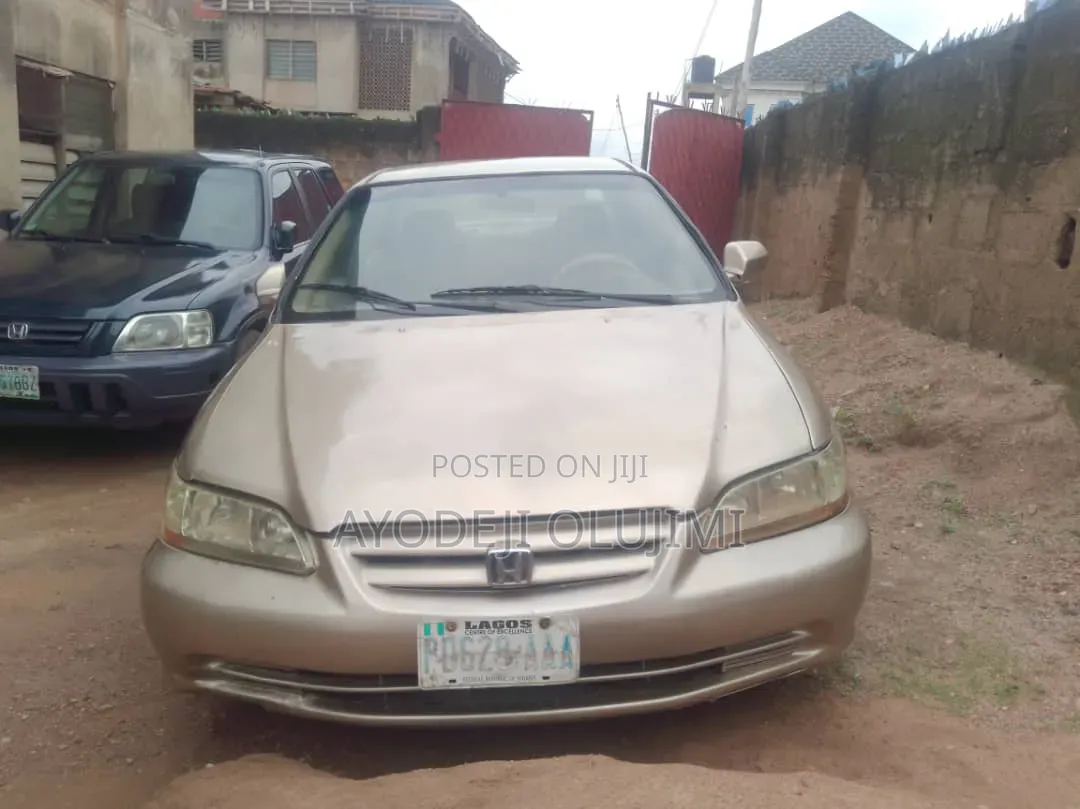 Honda Accord 2000 Silver