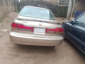 Honda Accord 2000 Silver