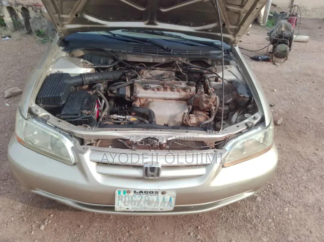 Honda Accord 2000 Silver