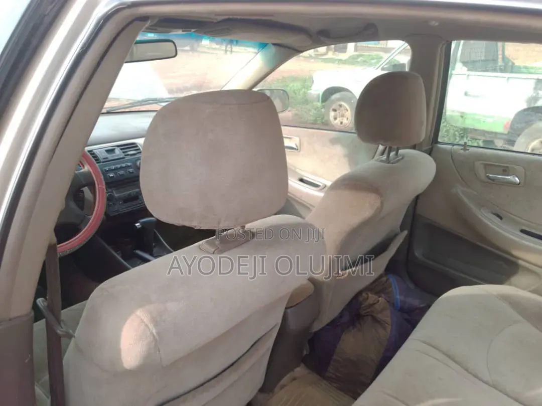 Honda Accord 2000 Silver