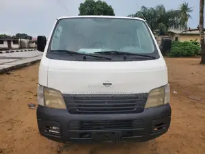 Nissan UD 2005 White