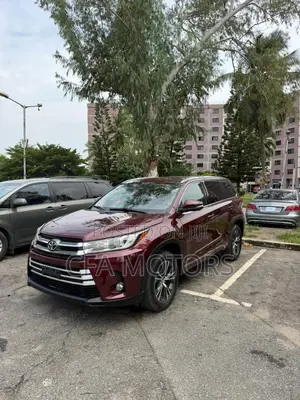 Toyota Highlander XLE 4x2 V6 (3.5L 6cyl 8A) 2018 Red