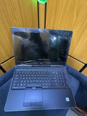 Laptop Dell Precision 7520 16GB Intel Core i7 SSD 512GB