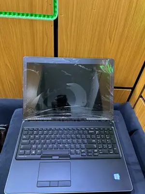 Laptop Dell Precision 7520 16GB Intel Core i7 SSD 512GB