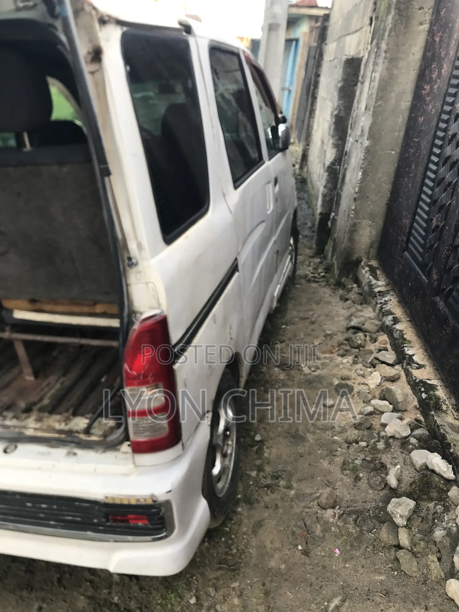 Suzuki APV Minibus 2012 White