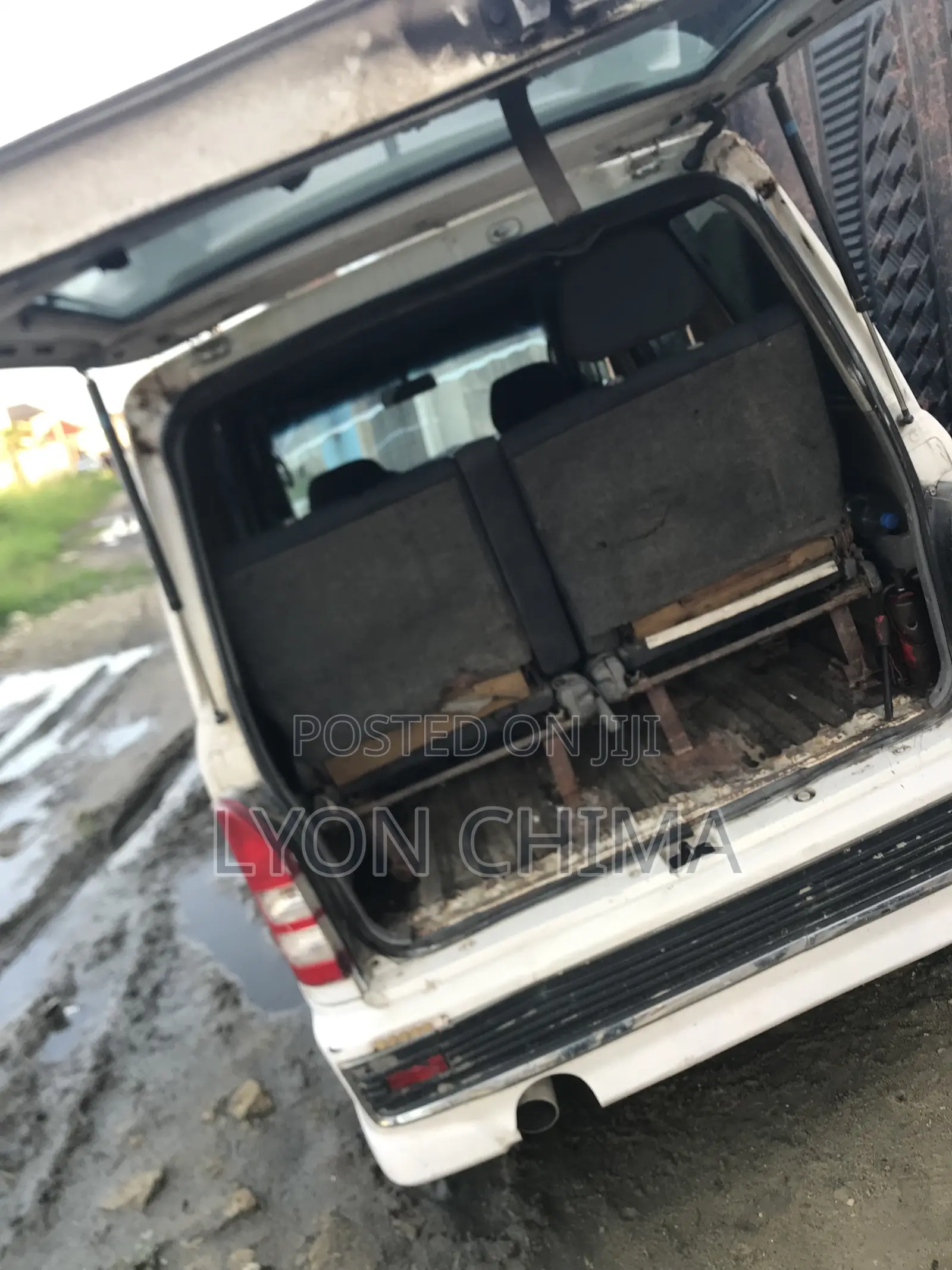 Suzuki APV Minibus 2012 White