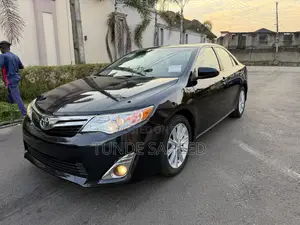 Toyota Camry XLE 4dr Sedan (2.5L 4cyl 6A) 2013 Black